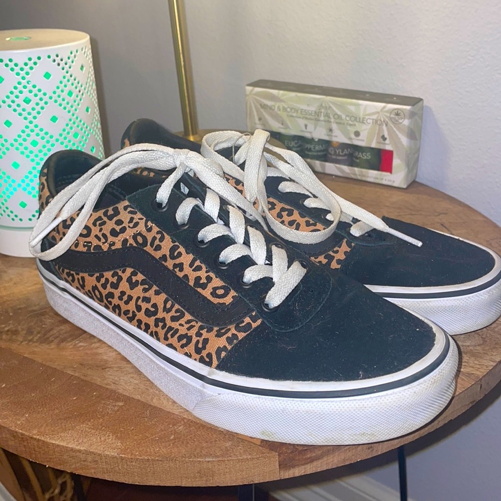 WOMEN'S VANS WARD ANIMAL SKATE SHOES